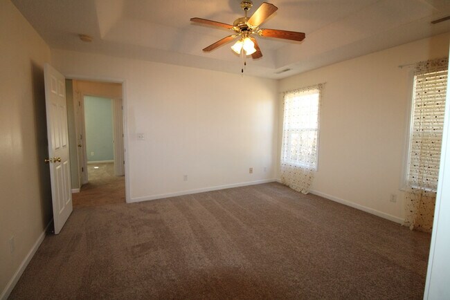 Building Photo - 305 Trillium Ln