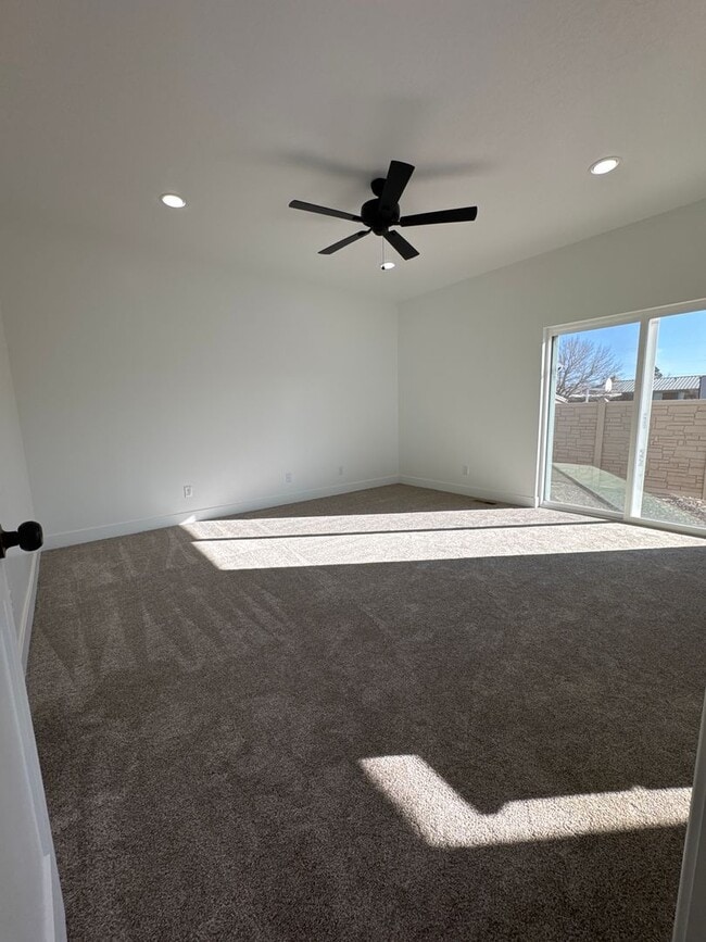 Building Photo - 729 W 350 N