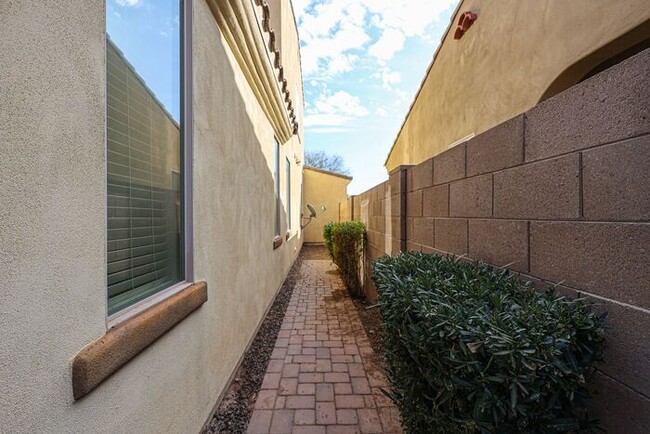 Building Photo - Lovely 4 bed 3 bath in core Chandler, ( Oc...