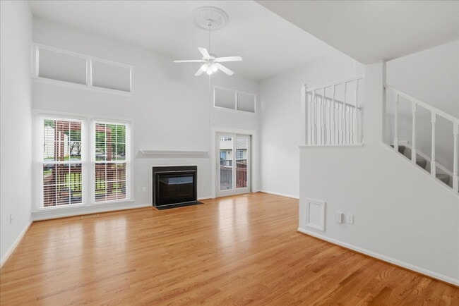 Building Photo - Welcome home to this beautifully updated and move-in-ready 3-bedroom, 3.5-bath townhouse