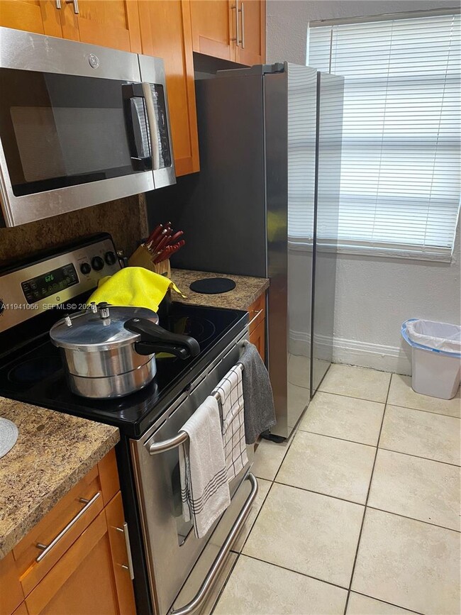 Building Photo - 1631 NW 29th Ave