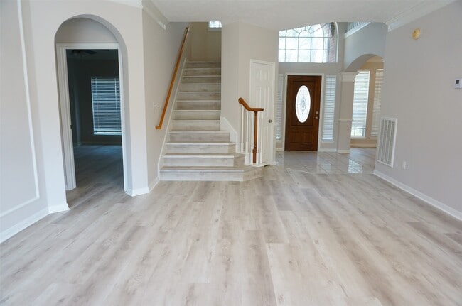 Building Photo - 4607 Forest Home Dr