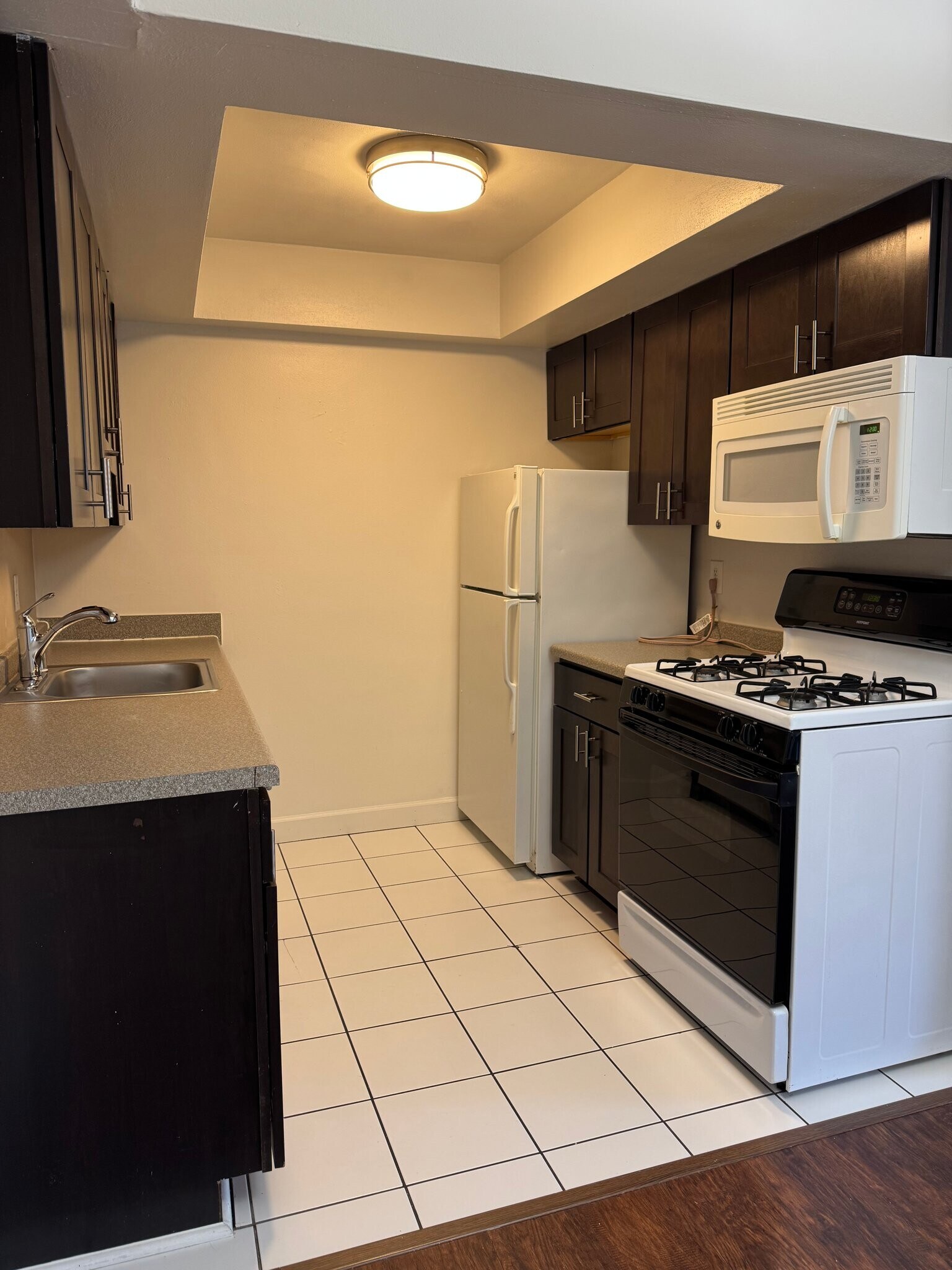 Building Photo - 2260 N Summit Ave