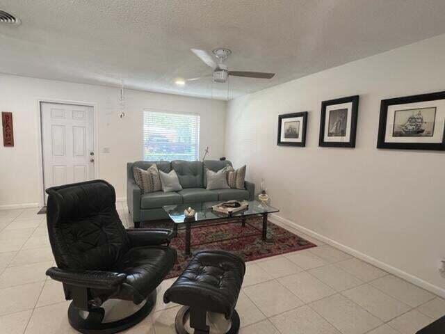 Building Photo - 1260 Manor Dr