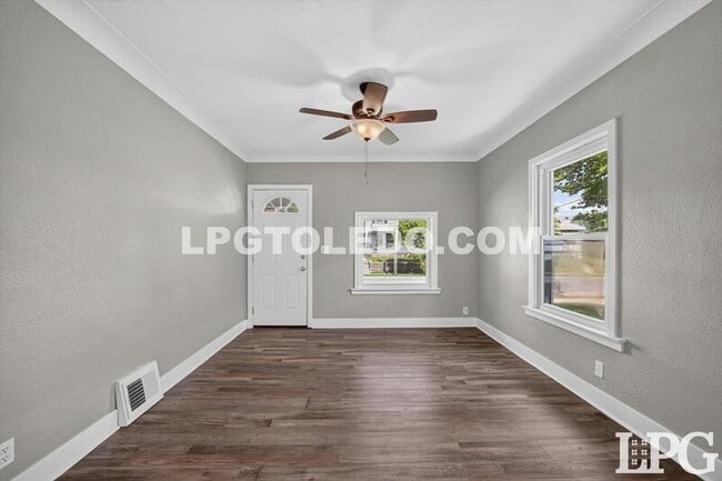 Building Photo - 544 Woodsdale Ave