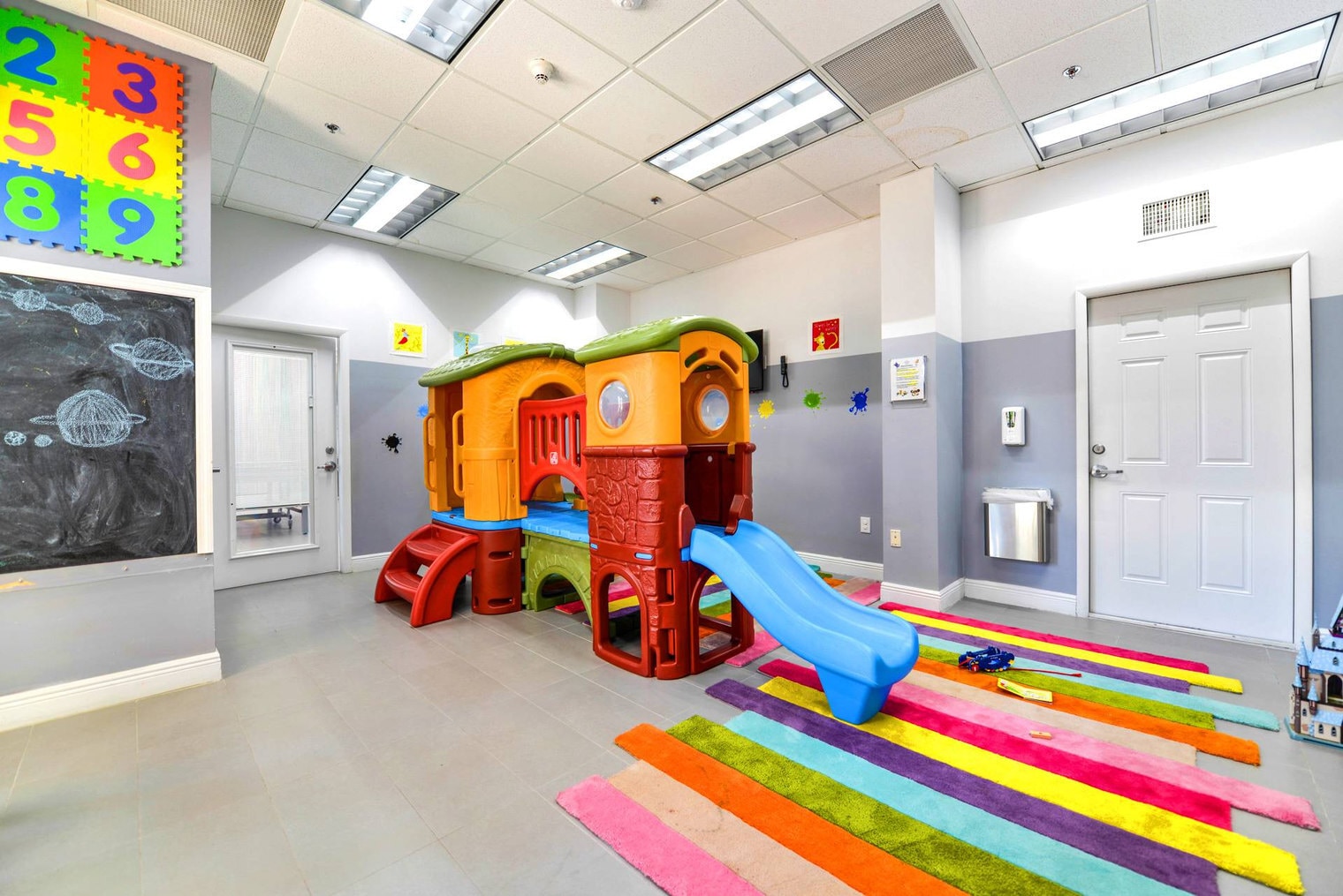 Building Photo - 1 SE 12th St