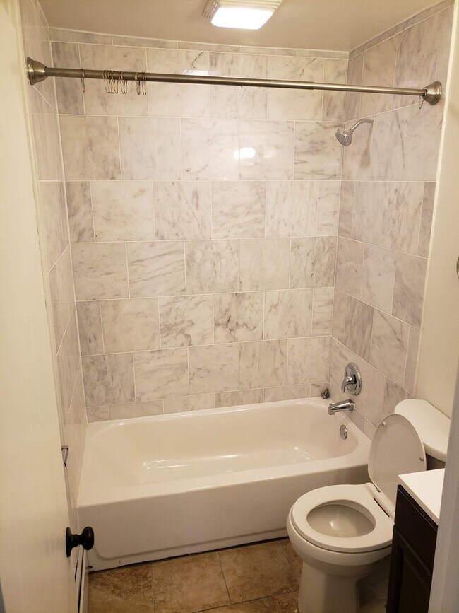 Building Photo - 1 Bed / 1 Bath Available in Lansdale