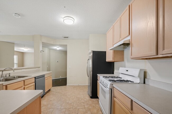 Building Photo - 17538 S Summit Canyon Dr