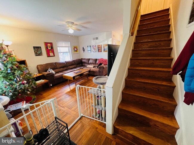 Building Photo - 909 S Irving St