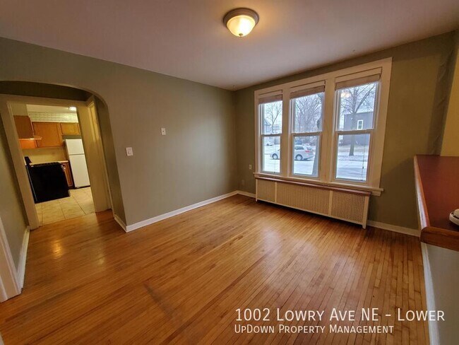Building Photo - 1002 NE Lowry Ave