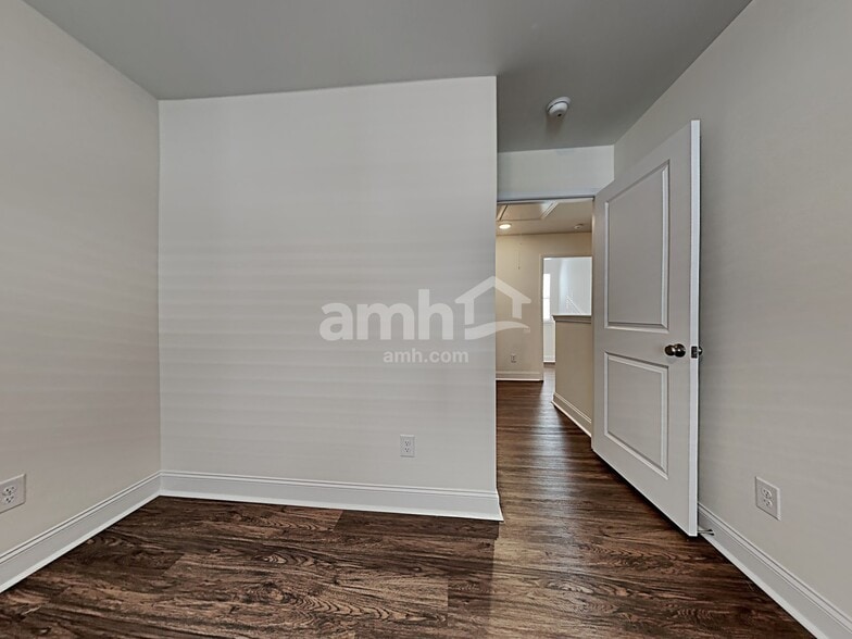 Building Photo - 1831 Produce Ln