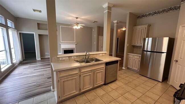 Building Photo - 3727 Parkshire Dr