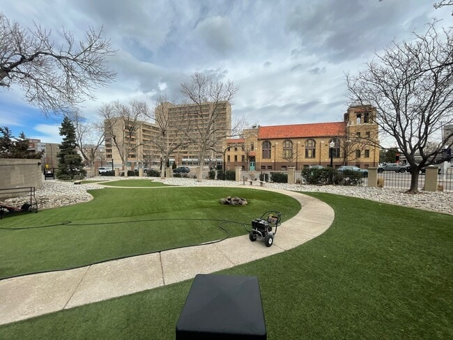 Building Photo - 100 Park Ave W