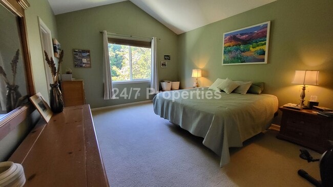 Building Photo - Beautiful 3 BD | 2.5 BA Near Tanner Creek ...