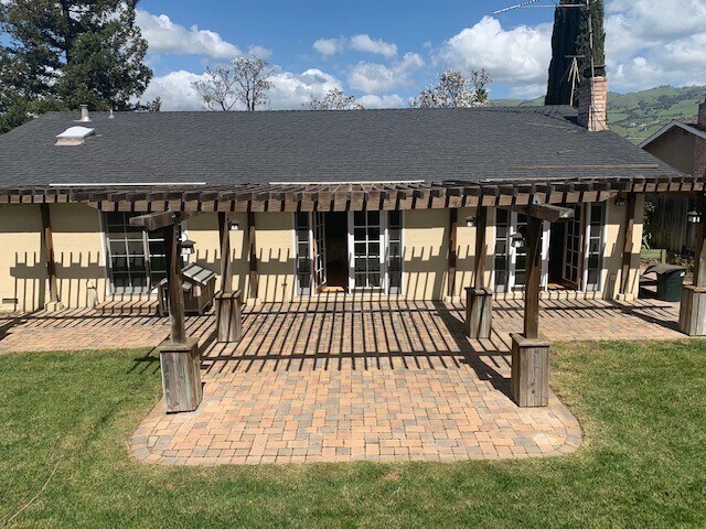 Building Photo - Beautifully Remodeled Evergreen house - hardwood, granite, A/C, stainless - Dogs welcome