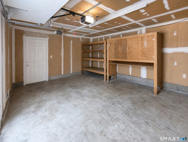 Building Photo - 267 W Cedar St