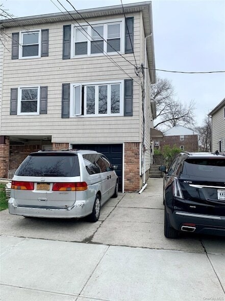 Building Photo - 15-47 209th St