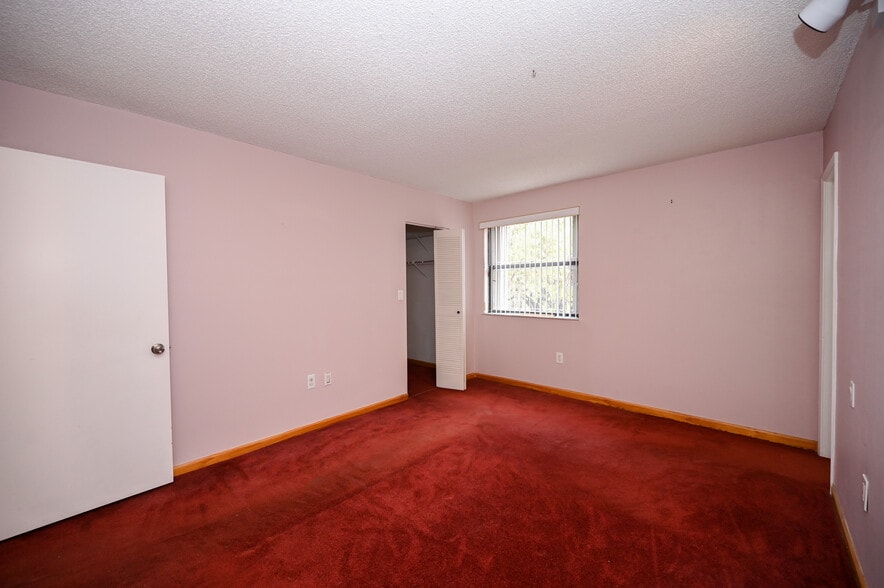 Building Photo - 445 W Park Dr