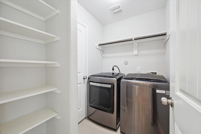 Building Photo - 5156 Echo Falls Dr