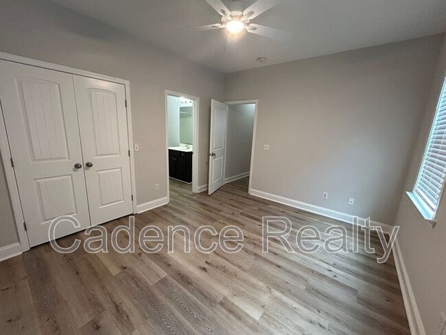 Building Photo - 4904 Maple Ave