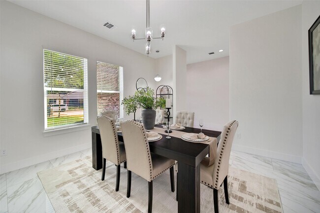 Building Photo - 7611 Athlone Dr