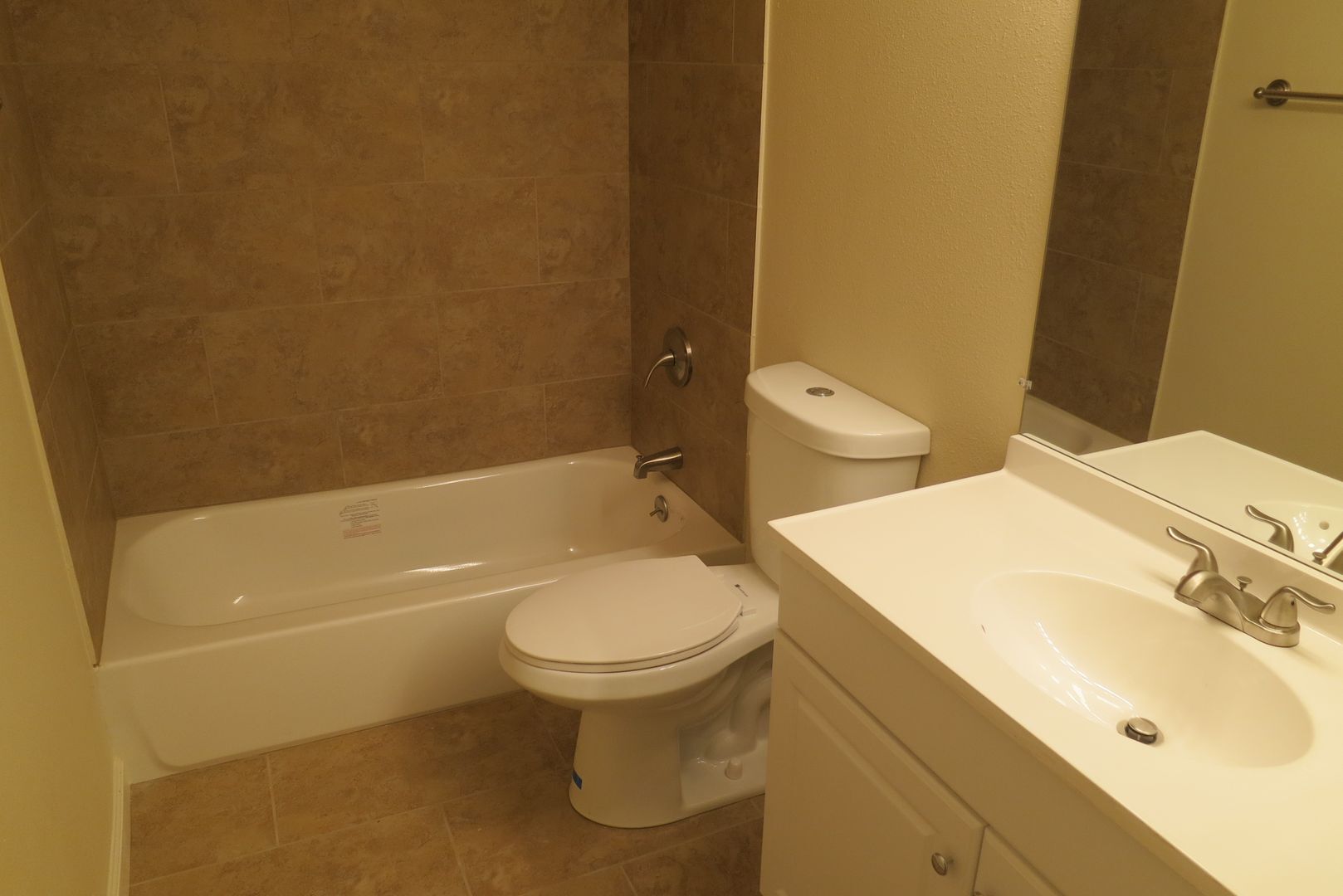 Building Photo - 600 Manhattan Dr