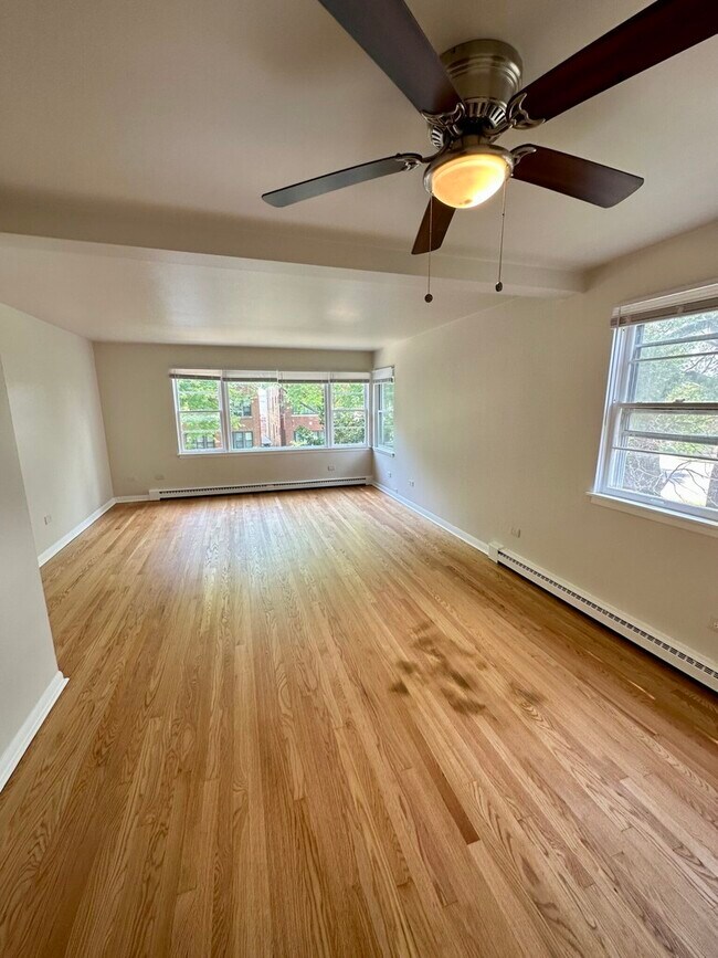 Building Photo - 5640 N Talman Ave