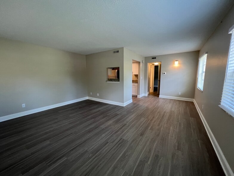 Building Photo - 1 Bed/1 Bath - Unit 3