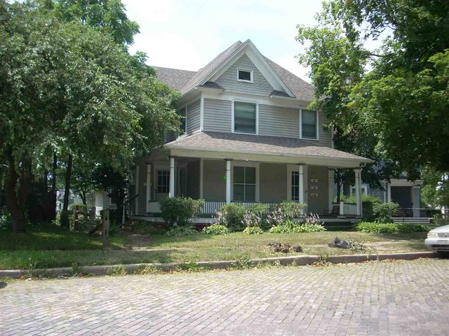 Primary Photo - 835 Ashland Ave