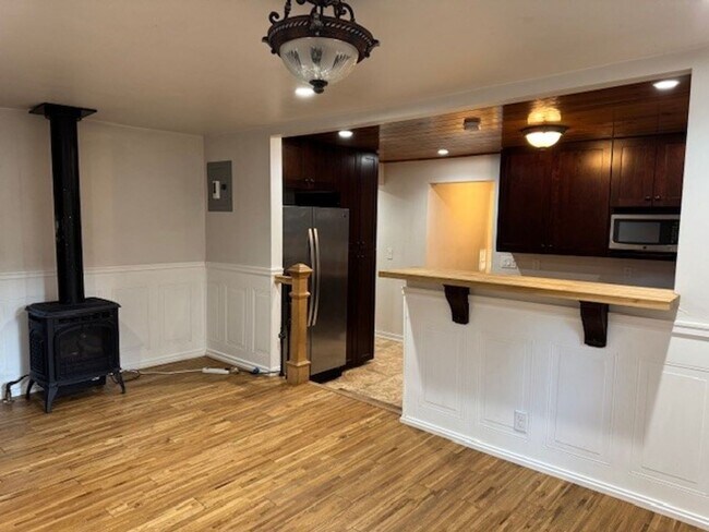 Building Photo - 14138 Edgewood Dr