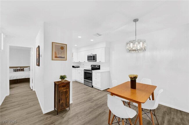 Building Photo - 3151 N Soaring Gulls Dr