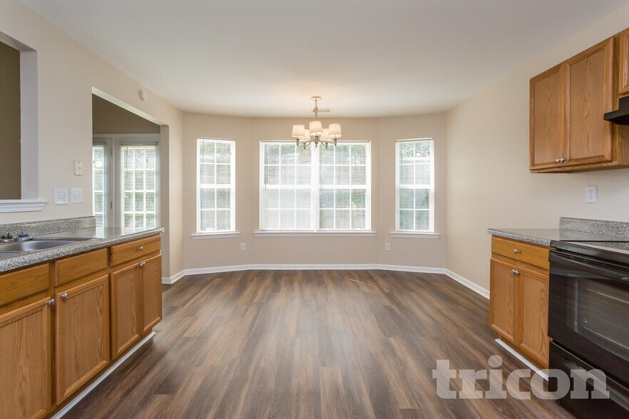 Building Photo - 145 Lakeview Trail