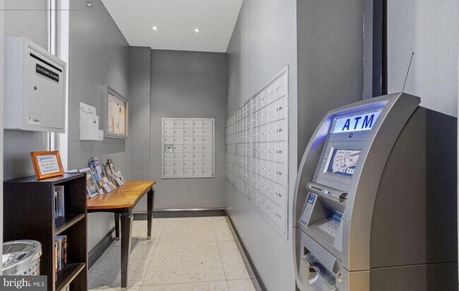 Building Photo - 201 N 8th St