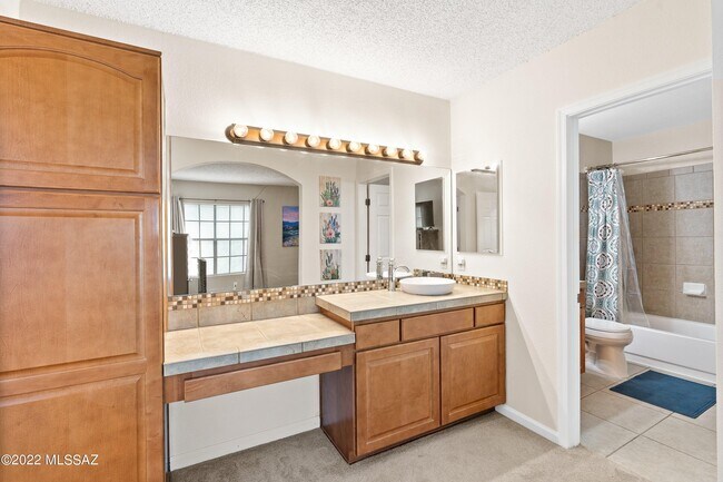 Building Photo - 6414 N Tierra De Las Catalinas