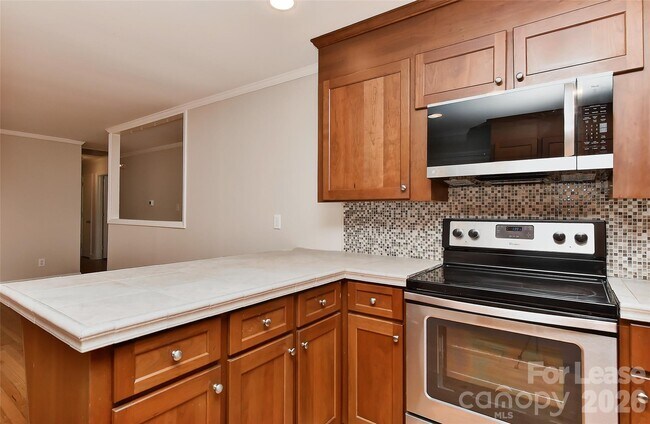 Building Photo - 420 Seneca Pl