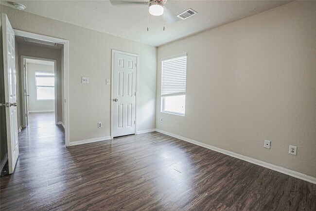 Building Photo - 3050 Thicket Path Way