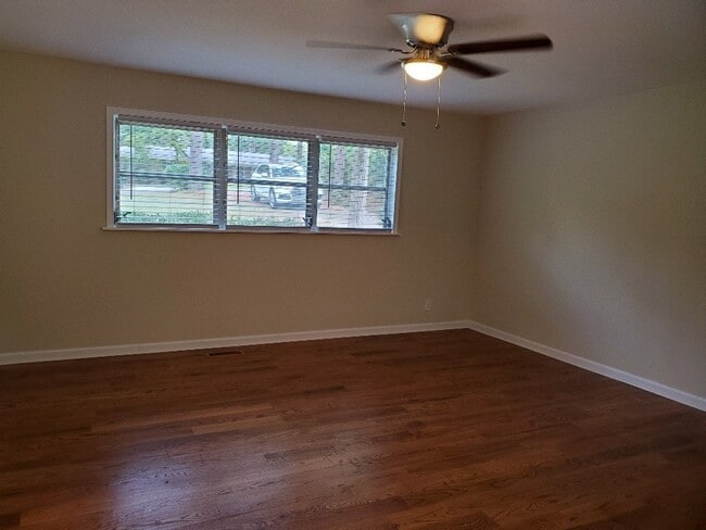 Building Photo - Newly Remodeled Mid Century Style Home!!