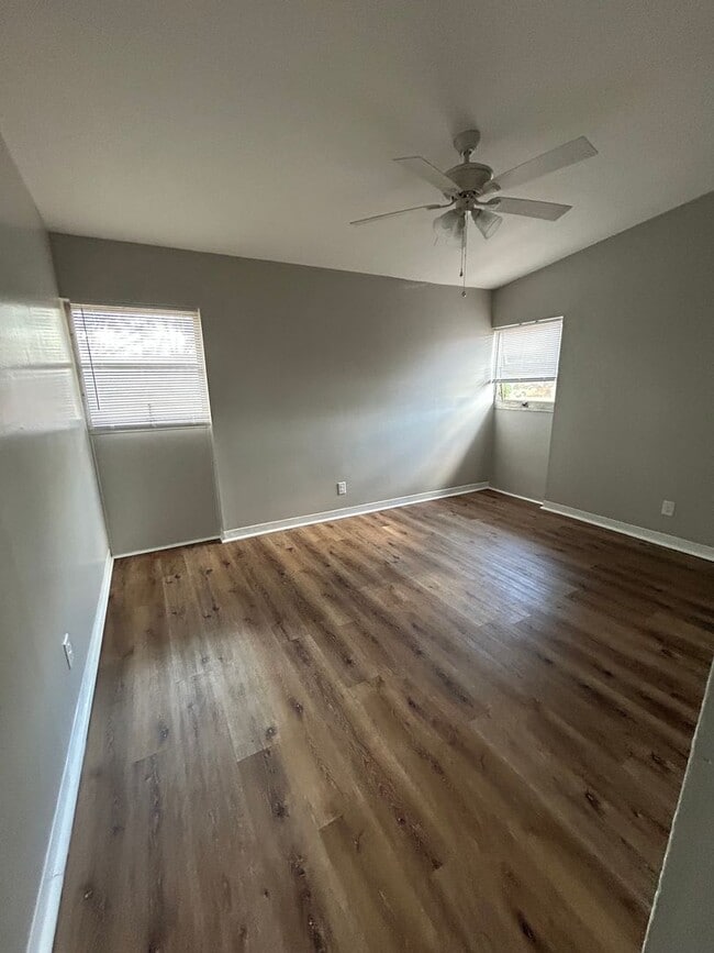 Building Photo - 1926 Skylane Dr