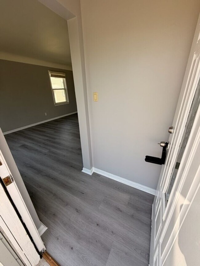 Building Photo - Charming Single-Family Home in Desirable Allen Park Neighborhood