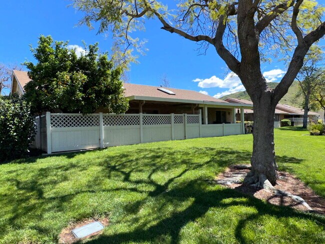 Building Photo - Enjoy Resort-Style 55+ Living in This Bright Camarillo Home
