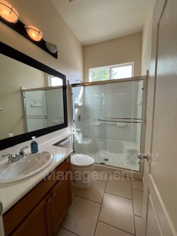 Building Photo - 436 Goodall St