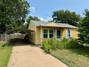 Building Photo - 2 Bedroom Home in Haysville, KS