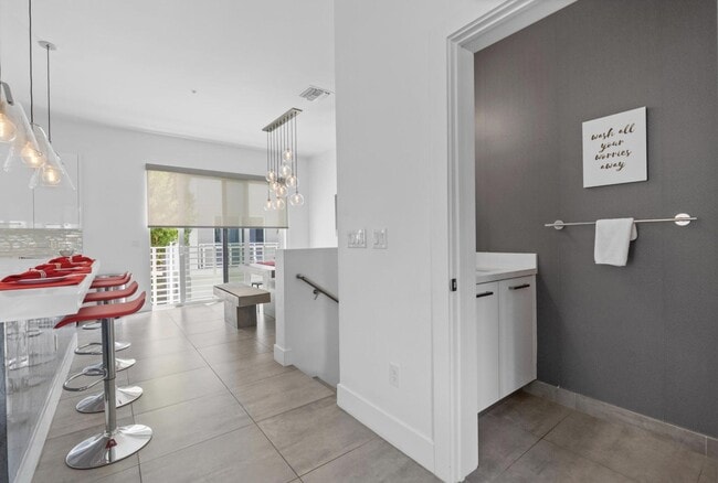 Building Photo - 1367 N Ocean Blvd