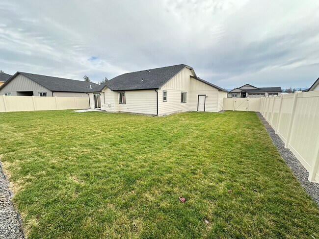 Building Photo - Brand New Hayden North Home