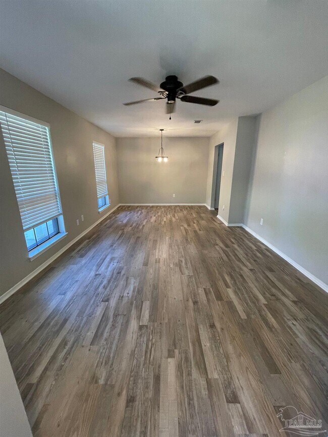 Building Photo - 4615 Gladstone Dr