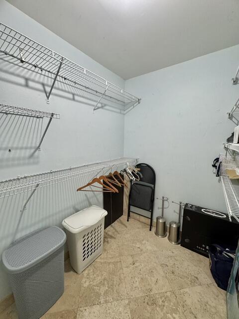 Building Photo - 2400 NE 33rd Ave