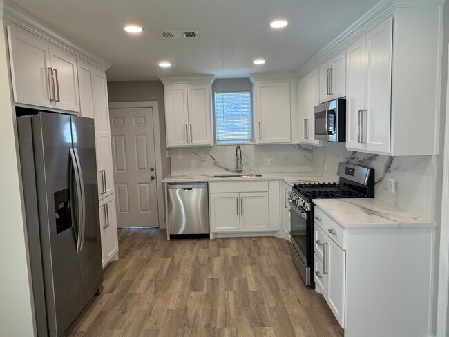 Primary Photo - 3223 Cherrywood Ave