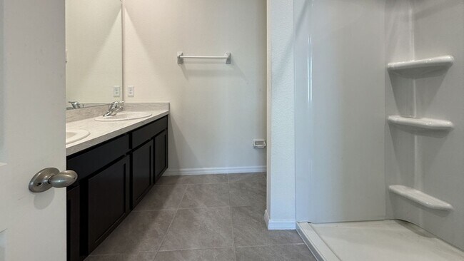 Building Photo - 5699 Chorleywood Ln