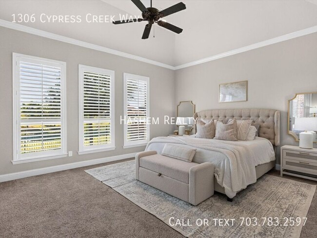 Building Photo - 1306 Cypress Creek Way