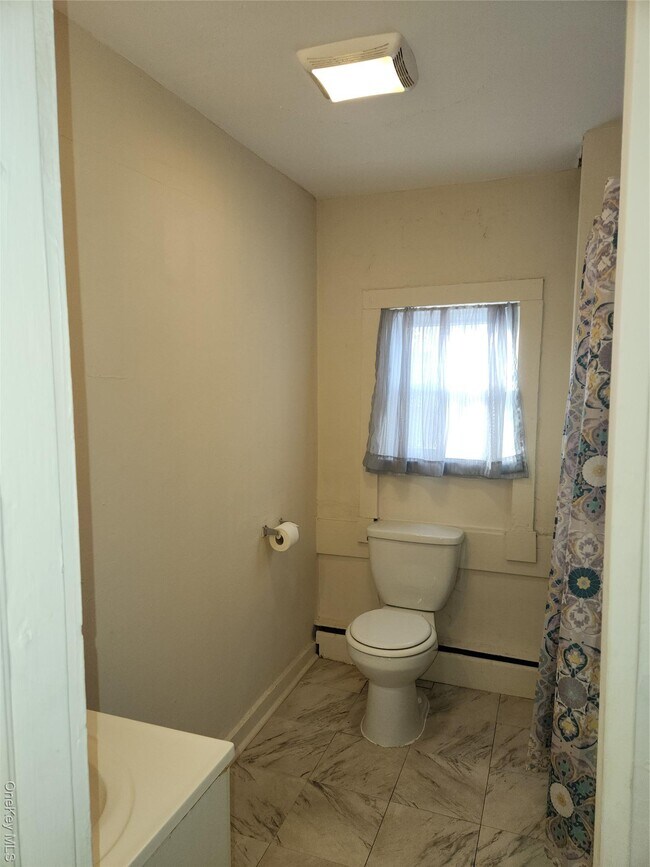 Building Photo - 5635-5639-5639 NY-82